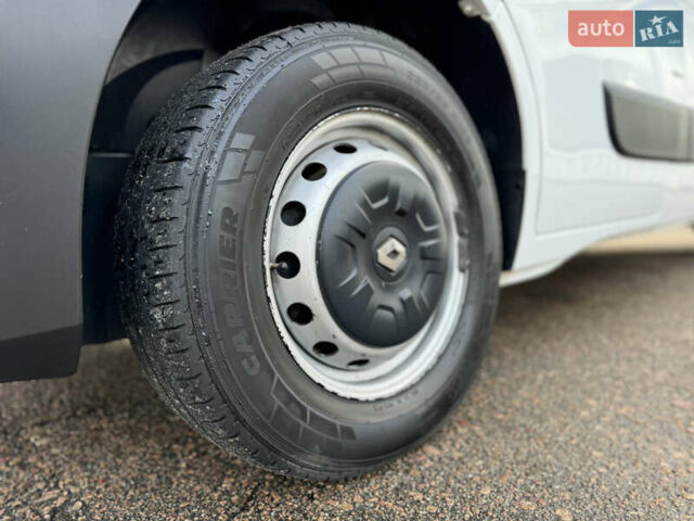 Белый Рено Мастер, объемом двигателя 2.3 л и пробегом 209 тыс. км за 21000 $, фото 16 на Automoto.ua