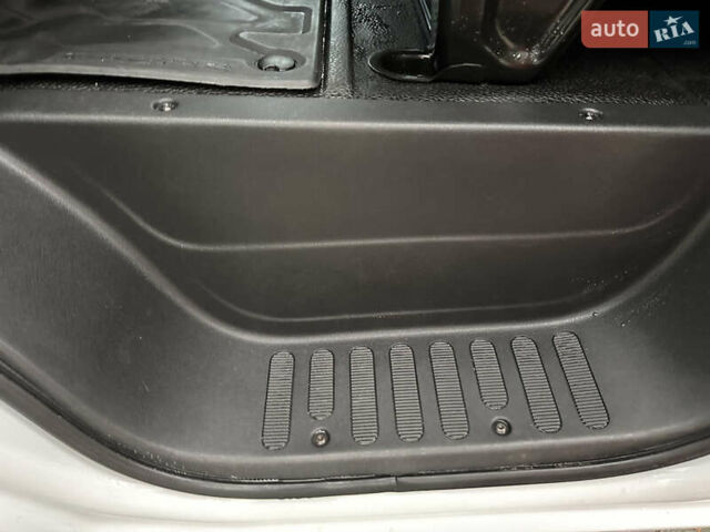 Білий Рено Мастєр, об'ємом двигуна 2.3 л та пробігом 190 тис. км за 19200 $, фото 31 на Automoto.ua