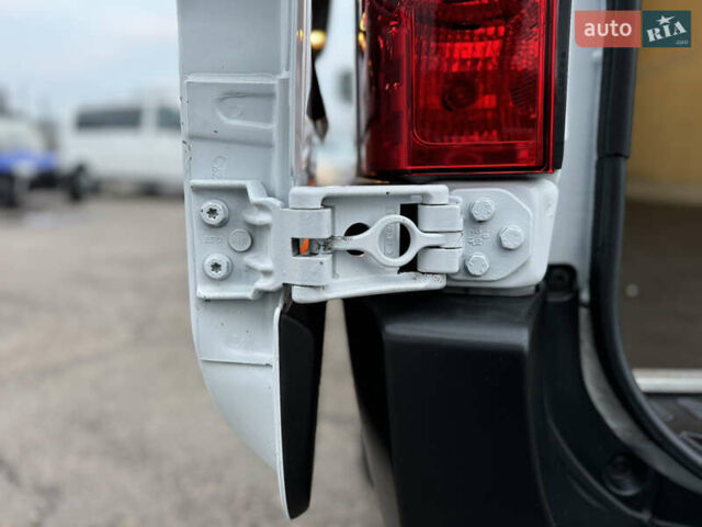 Белый Рено Мастер, объемом двигателя 2.3 л и пробегом 174 тыс. км за 21500 $, фото 42 на Automoto.ua