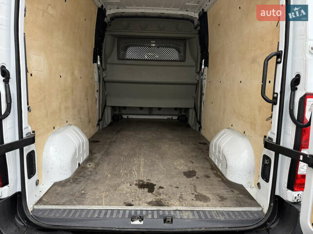 Белый Рено Мастер, объемом двигателя 0 л и пробегом 193 тыс. км за 23900 $, фото 11 на Automoto.ua