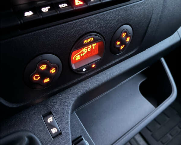 Белый Рено Мастер, объемом двигателя 2.3 л и пробегом 174 тыс. км за 20800 $, фото 34 на Automoto.ua