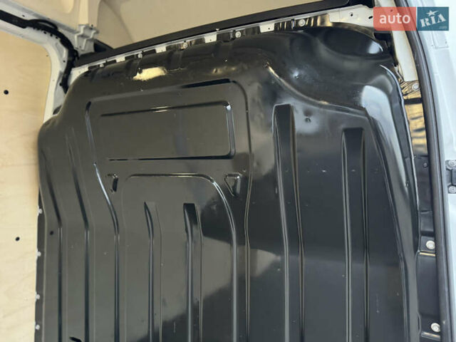 Белый Рено Мастер, объемом двигателя 2.3 л и пробегом 174 тыс. км за 21500 $, фото 44 на Automoto.ua