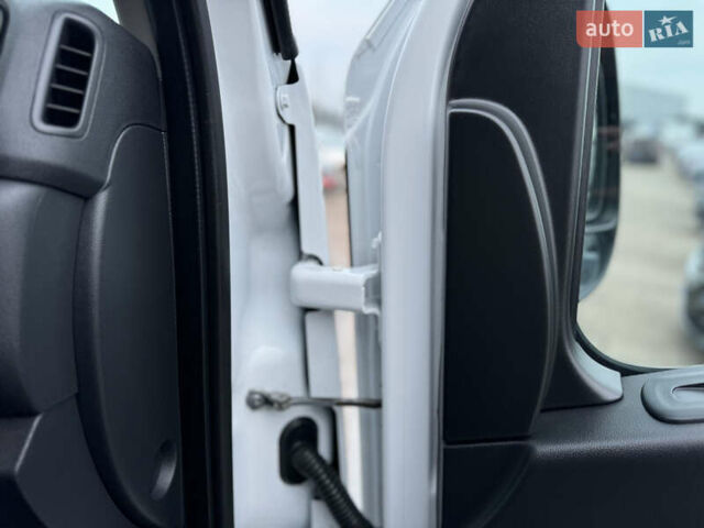 Белый Рено Мастер, объемом двигателя 2.3 л и пробегом 174 тыс. км за 21500 $, фото 55 на Automoto.ua