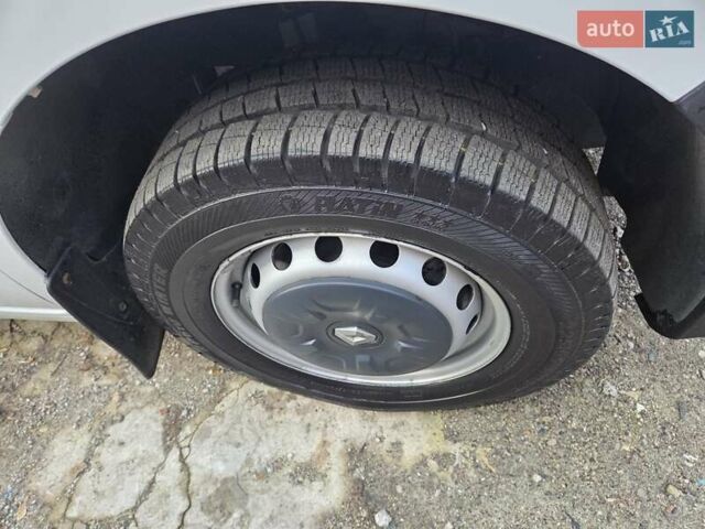 Білий Рено Мастєр, об'ємом двигуна 2.3 л та пробігом 189 тис. км за 19200 $, фото 27 на Automoto.ua