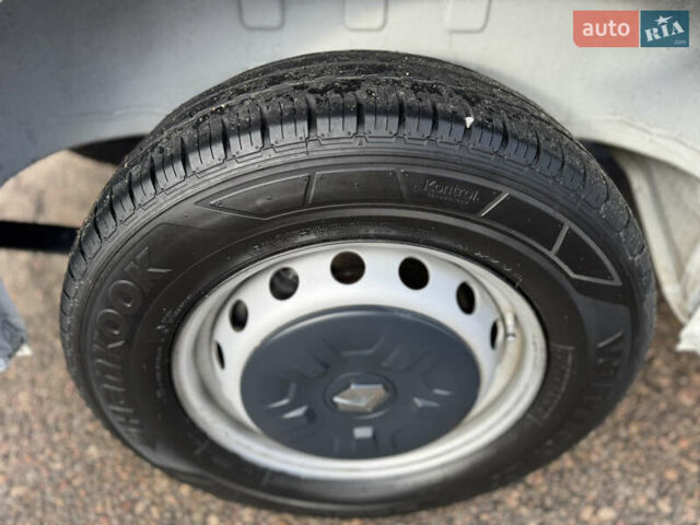 Белый Рено Мастер, объемом двигателя 2.3 л и пробегом 209 тыс. км за 21000 $, фото 27 на Automoto.ua