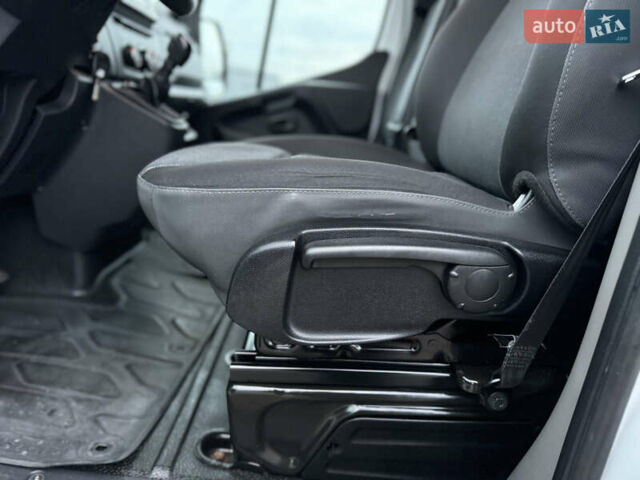 Белый Рено Мастер, объемом двигателя 2.3 л и пробегом 174 тыс. км за 21500 $, фото 68 на Automoto.ua