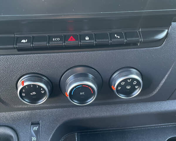 Белый Рено Мастер, объемом двигателя 2.3 л и пробегом 135 тыс. км за 20600 $, фото 47 на Automoto.ua