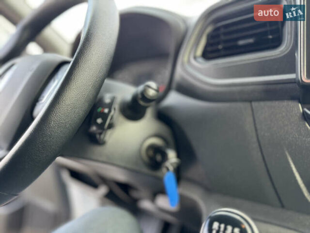 Белый Рено Мастер, объемом двигателя 2.3 л и пробегом 209 тыс. км за 21000 $, фото 63 на Automoto.ua