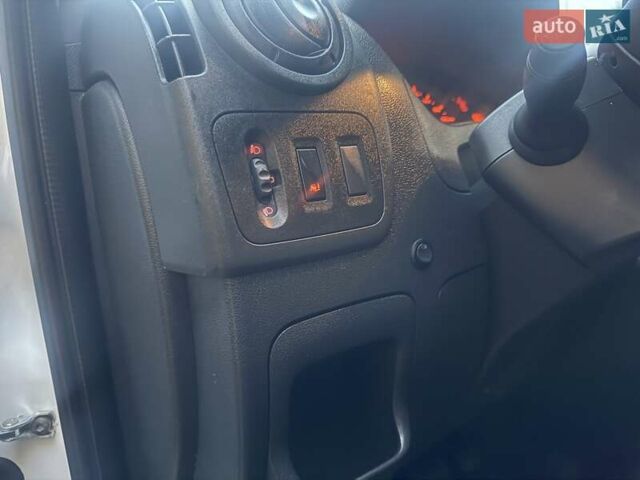 Білий Рено Мастєр, об'ємом двигуна 2.3 л та пробігом 267 тис. км за 16700 $, фото 66 на Automoto.ua