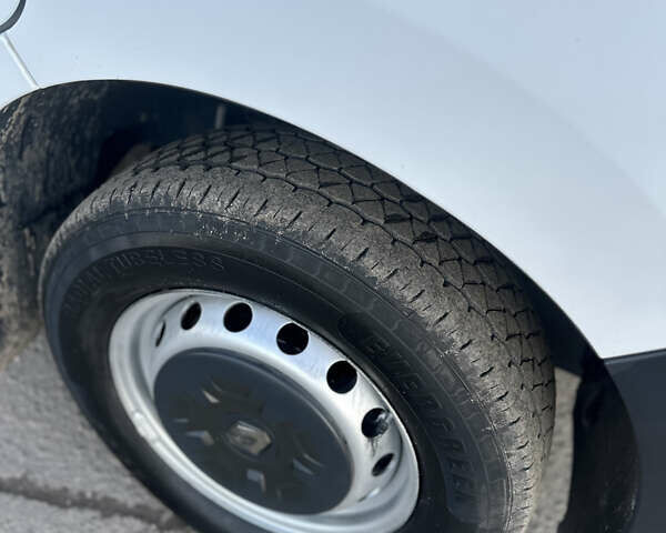 Білий Рено Мастєр, об'ємом двигуна 2.3 л та пробігом 201 тис. км за 18700 $, фото 22 на Automoto.ua