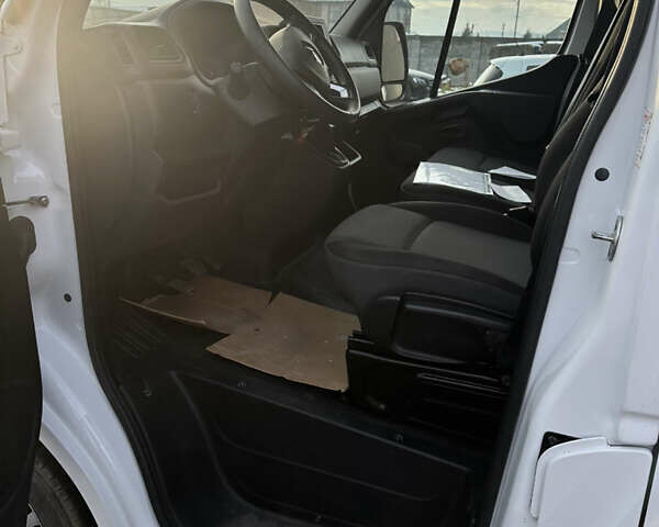 Белый Рено Мастер, объемом двигателя 0 л и пробегом 40 тыс. км за 20300 $, фото 11 на Automoto.ua