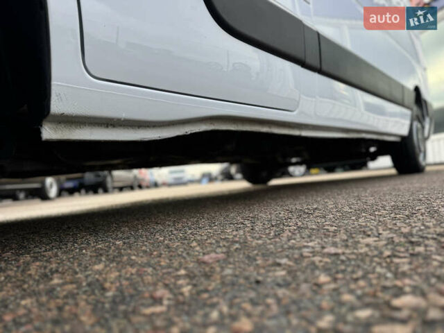 Белый Рено Мастер, объемом двигателя 2.3 л и пробегом 209 тыс. км за 21000 $, фото 17 на Automoto.ua