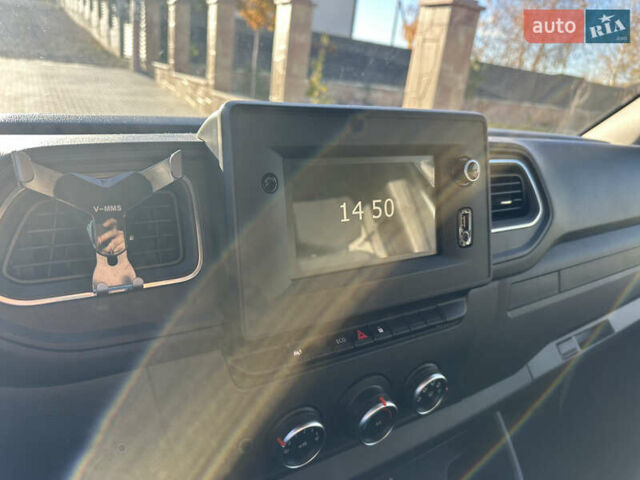 Белый Рено Мастер, объемом двигателя 2.5 л и пробегом 155 тыс. км за 20000 $, фото 12 на Automoto.ua