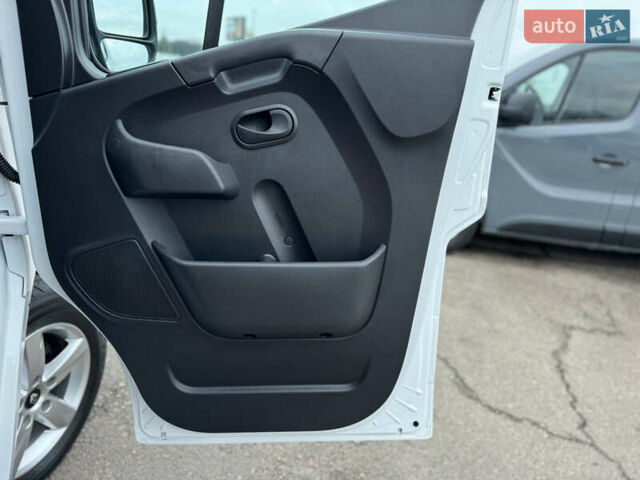 Белый Рено Мастер, объемом двигателя 2.3 л и пробегом 174 тыс. км за 21500 $, фото 54 на Automoto.ua