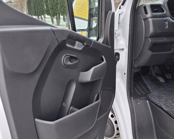 Белый Рено Мастер, объемом двигателя 2.3 л и пробегом 276 тыс. км за 17800 $, фото 22 на Automoto.ua