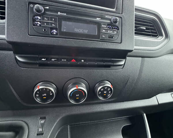 Белый Рено Мастер, объемом двигателя 2.3 л и пробегом 252 тыс. км за 24700 $, фото 19 на Automoto.ua