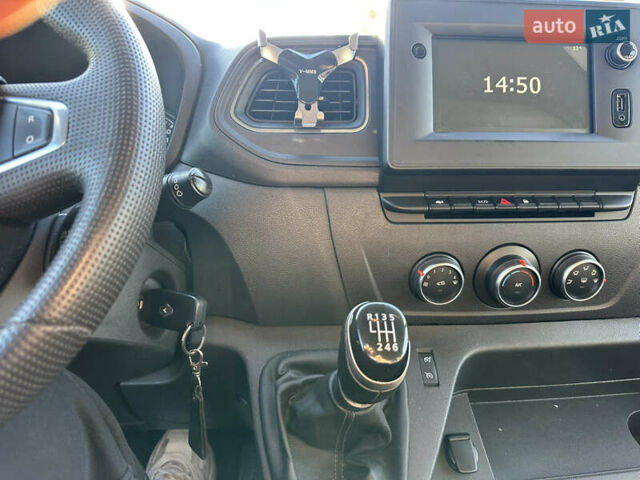 Белый Рено Мастер, объемом двигателя 2.5 л и пробегом 155 тыс. км за 20000 $, фото 13 на Automoto.ua