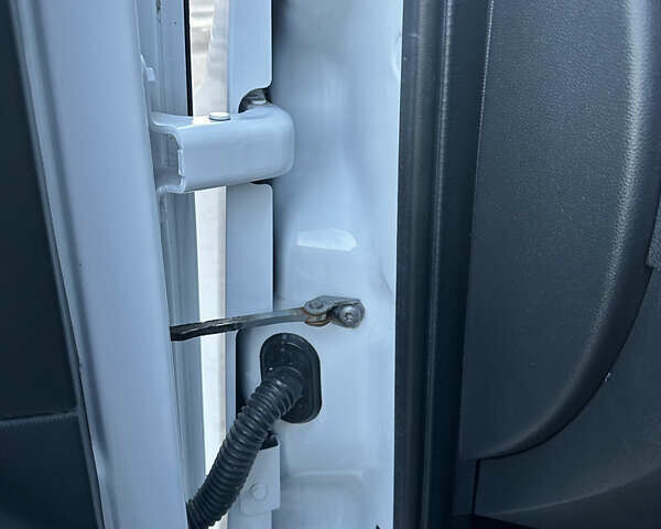 Білий Рено Мастєр, об'ємом двигуна 2.3 л та пробігом 201 тис. км за 18700 $, фото 56 на Automoto.ua