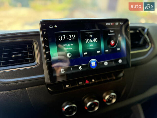 Білий Рено Мастєр, об'ємом двигуна 2.3 л та пробігом 195 тис. км за 17999 $, фото 141 на Automoto.ua