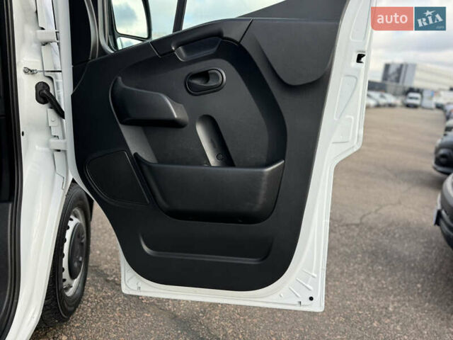 Белый Рено Мастер, объемом двигателя 2.3 л и пробегом 209 тыс. км за 21000 $, фото 80 на Automoto.ua