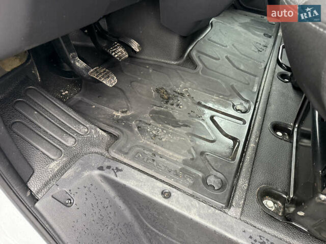 Белый Рено Мастер, объемом двигателя 0 л и пробегом 193 тыс. км за 23900 $, фото 23 на Automoto.ua