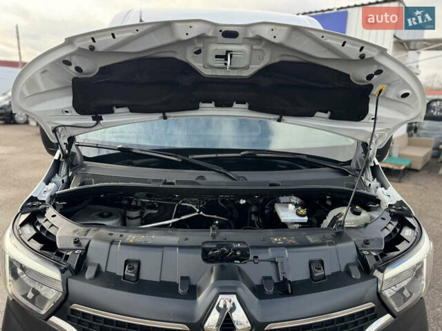 Белый Рено Мастер, объемом двигателя 2.3 л и пробегом 209 тыс. км за 21000 $, фото 81 на Automoto.ua