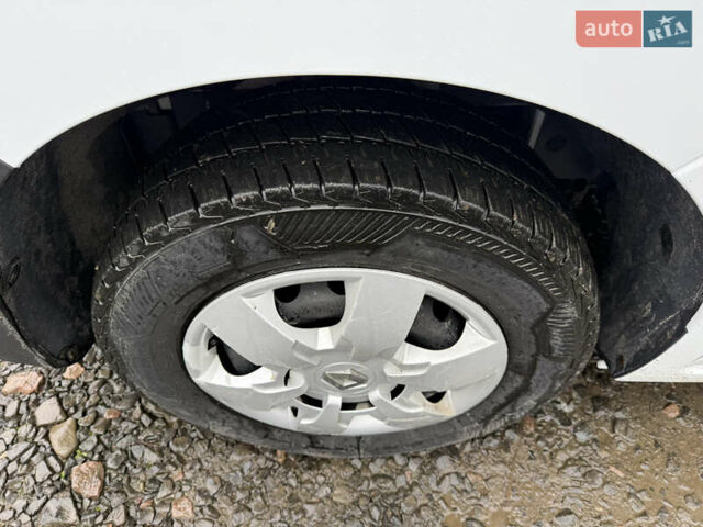 Белый Рено Мастер, объемом двигателя 0 л и пробегом 193 тыс. км за 23900 $, фото 14 на Automoto.ua