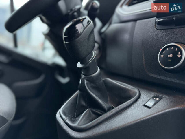 Белый Рено Мастер, объемом двигателя 2.3 л и пробегом 174 тыс. км за 21500 $, фото 62 на Automoto.ua