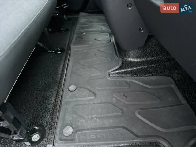 Белый Рено Мастер, объемом двигателя 2.3 л и пробегом 174 тыс. км за 21500 $, фото 64 на Automoto.ua