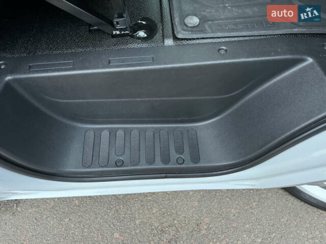 Белый Рено Мастер, объемом двигателя 2.3 л и пробегом 174 тыс. км за 21500 $, фото 48 на Automoto.ua