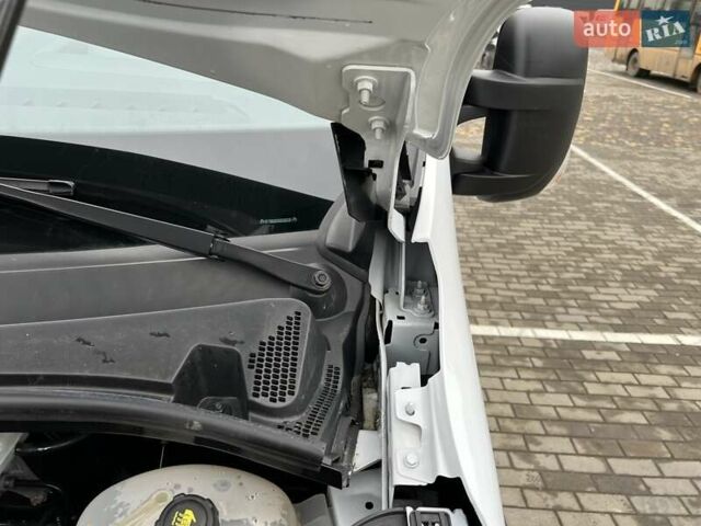 Белый Рено Мастер, объемом двигателя 2.3 л и пробегом 235 тыс. км за 18799 $, фото 17 на Automoto.ua