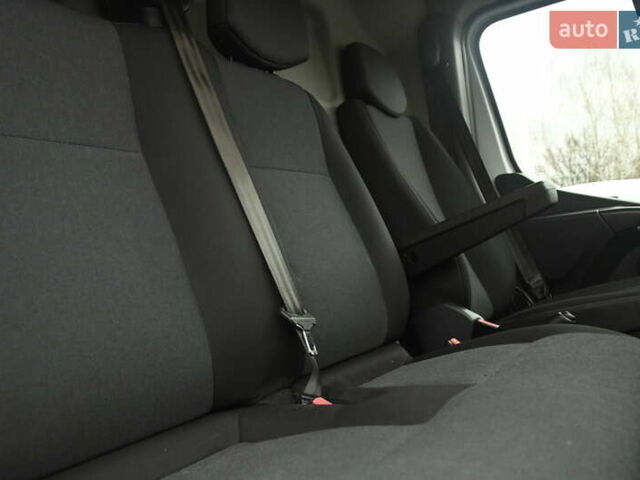 Белый Рено Мастер, объемом двигателя 2.3 л и пробегом 217 тыс. км за 19999 $, фото 44 на Automoto.ua