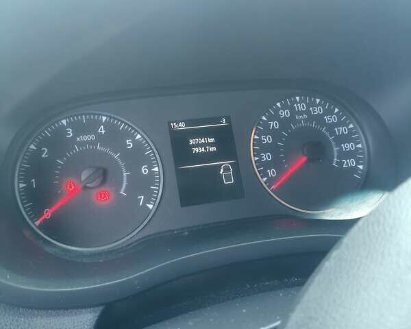 Белый Рено Мастер, объемом двигателя 2.3 л и пробегом 307 тыс. км за 20350 $, фото 16 на Automoto.ua