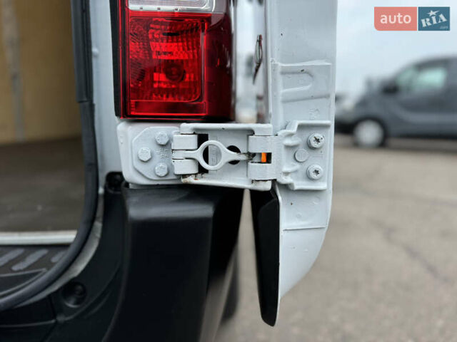 Белый Рено Мастер, объемом двигателя 2.3 л и пробегом 174 тыс. км за 21500 $, фото 33 на Automoto.ua