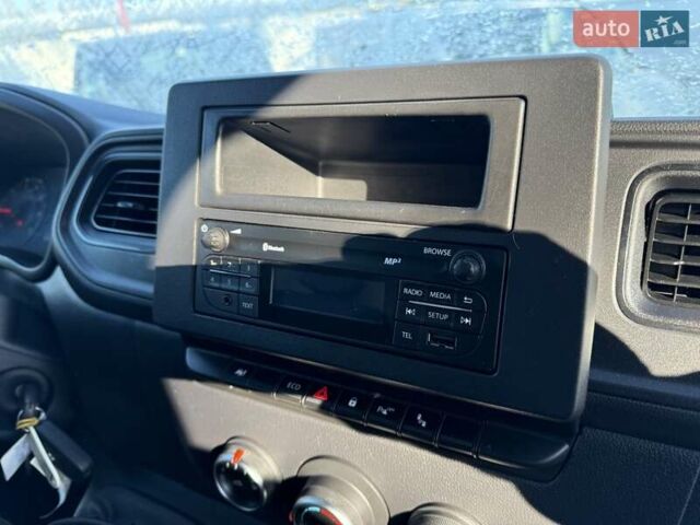 Белый Рено Мастер, объемом двигателя 2.3 л и пробегом 208 тыс. км за 19800 $, фото 16 на Automoto.ua