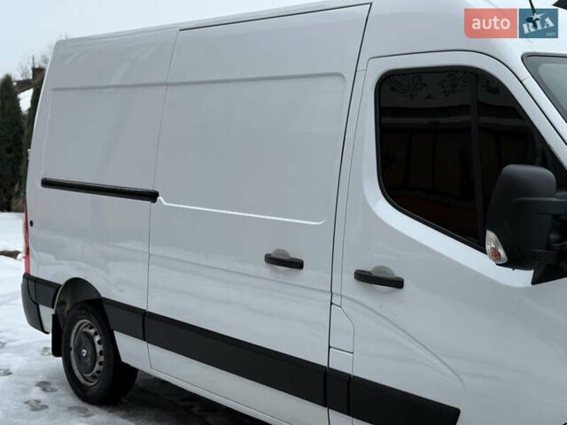 Белый Рено Мастер, объемом двигателя 2.3 л и пробегом 234 тыс. км за 17999 $, фото 2 на Automoto.ua