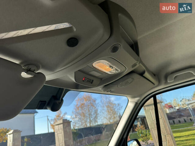 Белый Рено Мастер, объемом двигателя 2.5 л и пробегом 155 тыс. км за 20000 $, фото 15 на Automoto.ua