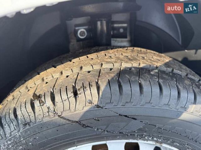 Белый Рено Мастер, объемом двигателя 2.3 л и пробегом 208 тыс. км за 19800 $, фото 27 на Automoto.ua