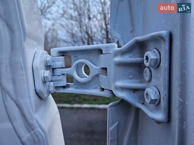 Білий Рено Мастєр, об'ємом двигуна 2.3 л та пробігом 261 тис. км за 17700 $, фото 49 на Automoto.ua