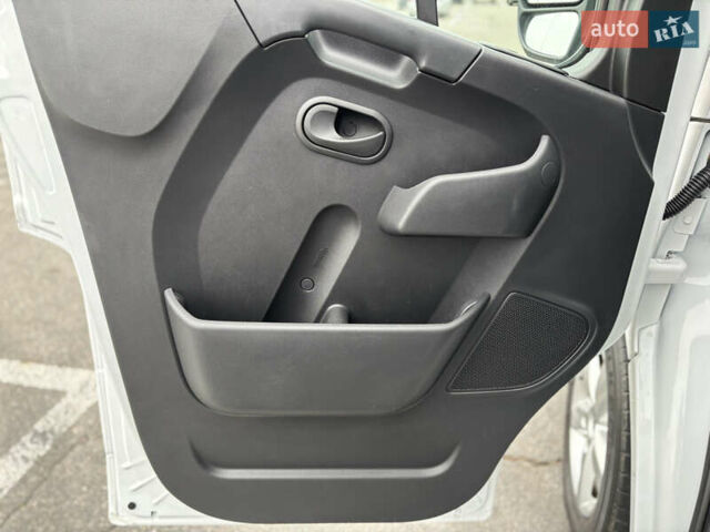 Білий Рено Мастєр, об'ємом двигуна 2.3 л та пробігом 175 тис. км за 19900 $, фото 6 на Automoto.ua