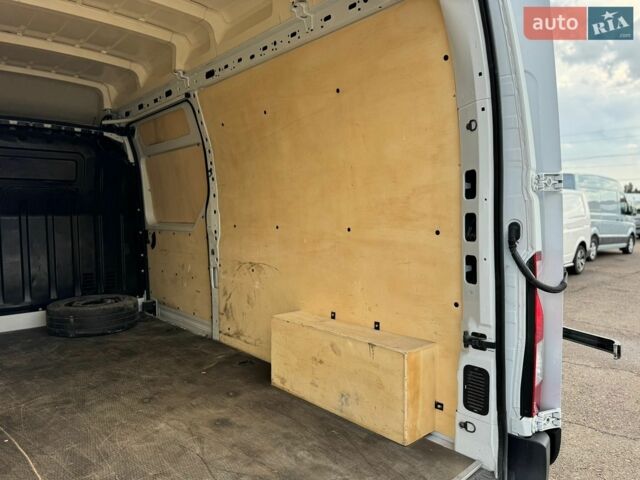 Белый Рено Мастер, объемом двигателя 2.3 л и пробегом 185 тыс. км за 23500 $, фото 59 на Automoto.ua