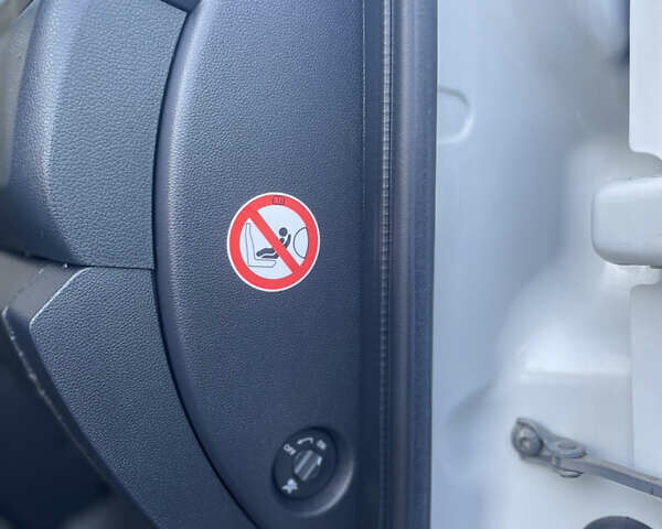 Белый Рено Мастер, объемом двигателя 2.3 л и пробегом 135 тыс. км за 20600 $, фото 25 на Automoto.ua