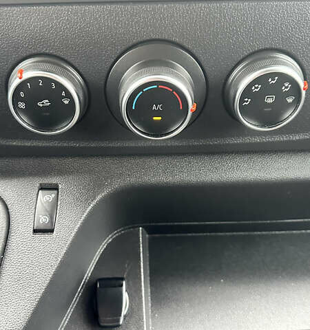 Білий Рено Мастєр, об'ємом двигуна 2.3 л та пробігом 253 тис. км за 17500 $, фото 12 на Automoto.ua