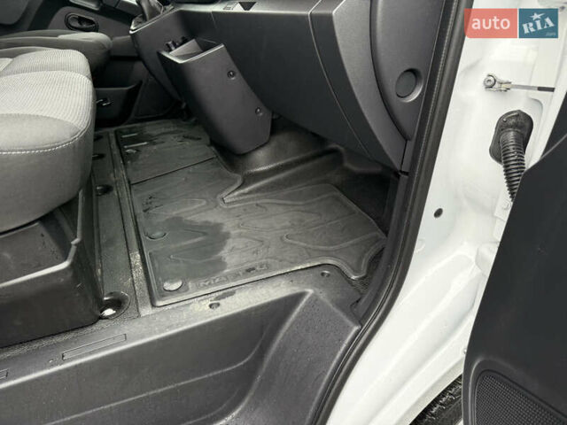 Белый Рено Мастер, объемом двигателя 0 л и пробегом 193 тыс. км за 23900 $, фото 29 на Automoto.ua