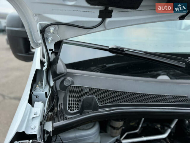 Белый Рено Мастер, объемом двигателя 2.3 л и пробегом 174 тыс. км за 21500 $, фото 85 на Automoto.ua