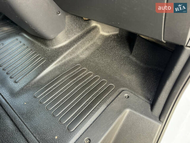 Белый Рено Мастер, объемом двигателя 2.3 л и пробегом 209 тыс. км за 21000 $, фото 69 на Automoto.ua