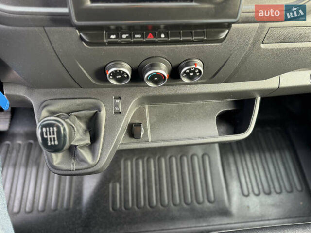 Белый Рено Мастер, объемом двигателя 2.3 л и пробегом 209 тыс. км за 21000 $, фото 60 на Automoto.ua