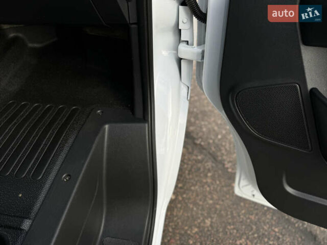 Белый Рено Мастер, объемом двигателя 2.3 л и пробегом 209 тыс. км за 21000 $, фото 79 на Automoto.ua