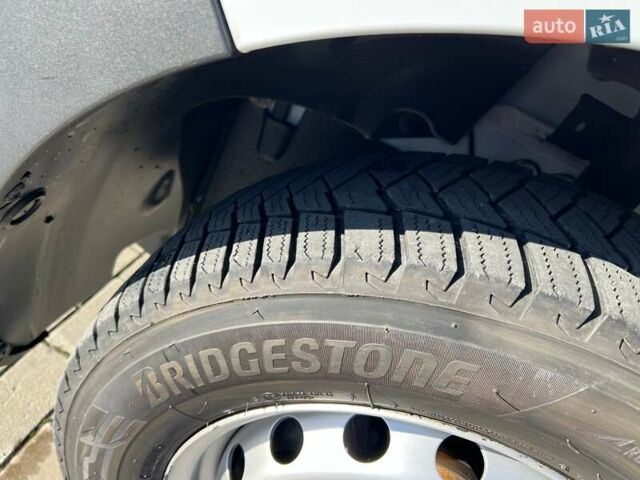 Білий Рено Мастєр, об'ємом двигуна 2.3 л та пробігом 198 тис. км за 18699 $, фото 2 на Automoto.ua