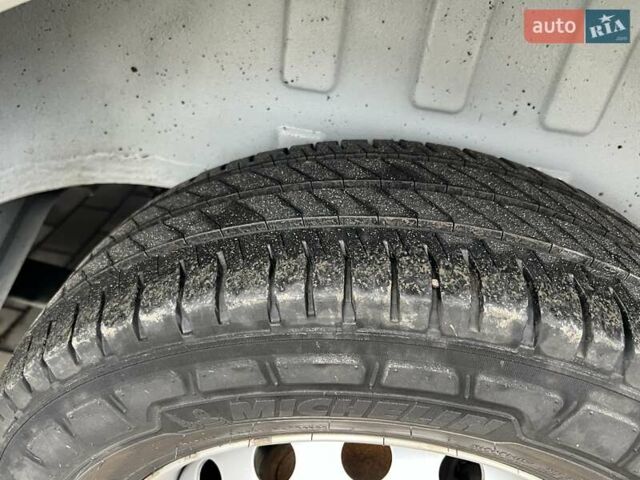 Белый Рено Мастер, объемом двигателя 2.3 л и пробегом 235 тыс. км за 18799 $, фото 3 на Automoto.ua